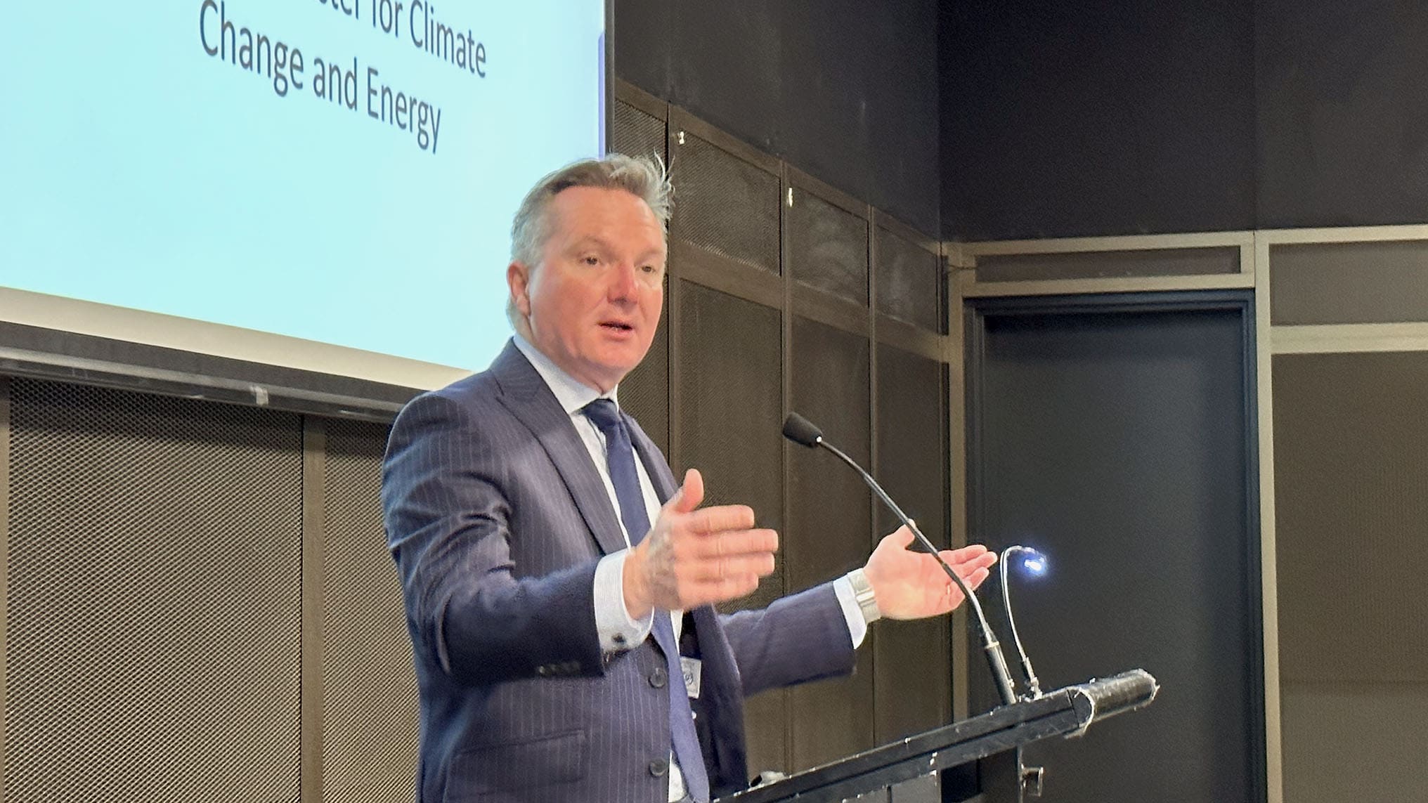 Minster Bowen urges councils to collaborate on climate challenge